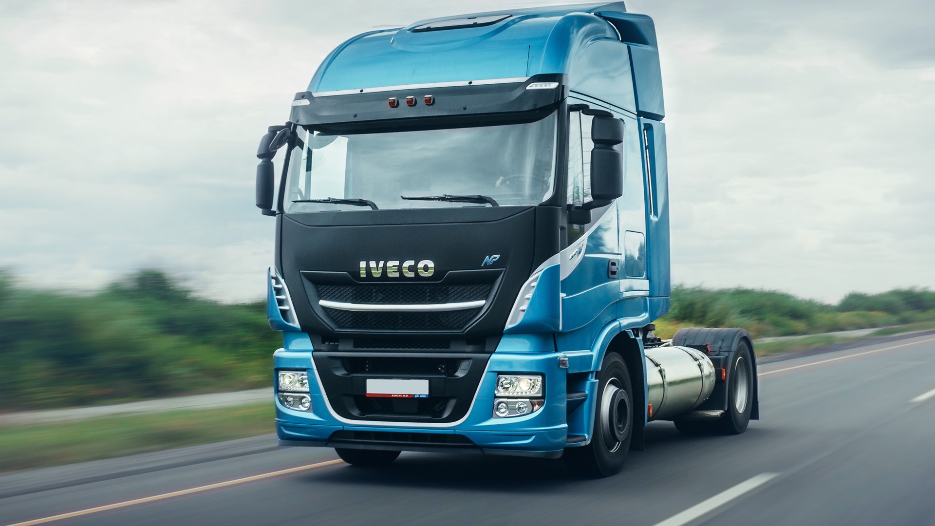 Компания IVECO представляет работающий на метане тягач IVECO Stralis в рамках юбилейного Х Петербургского международного газового форума 5-8 октября 2021 года